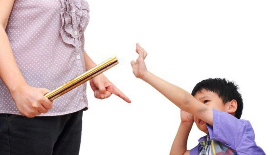 Cha mẹ đánh con có bị truy cứu trách nhiệm hình sự không?